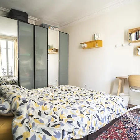 Bright Near Montmartre Apartment